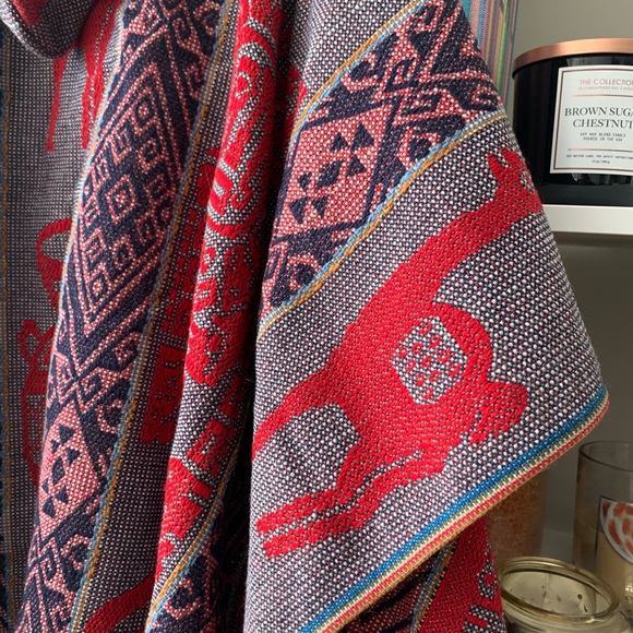 💃🏼 Handmade alpaca hooded poncho from Peru - Picture 8 of 10